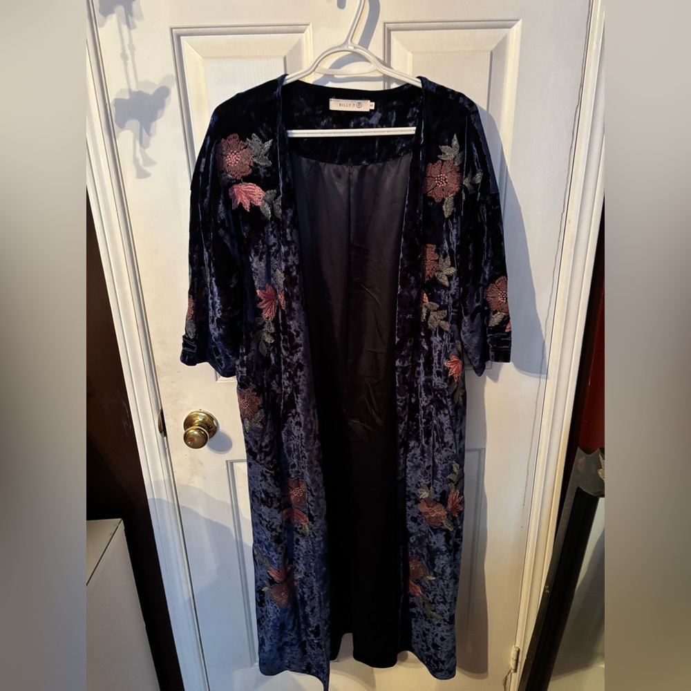 Luxurious Velvet Floral Kimono/Robe NWOT